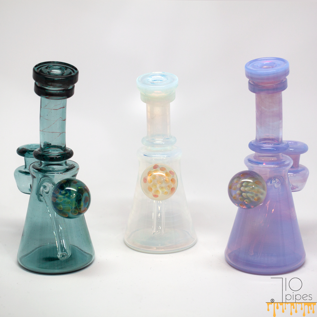 710Pipes's tweet image. 🔥 @redtailglass 🔥

Mini jammers on deck!! These little dudes are guaranteed shredders. Function and Fat Marbles are all ya need 💨💨

Swing by the Northglenn location or DM to scoop one of these pups (or all of them) ✌️✌️

#headyglassforsale #rigsofig #rigsforsale #localart