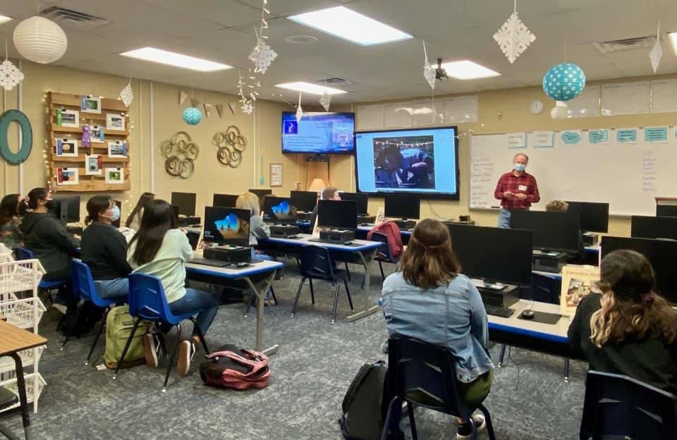 Guest speaker Alan Roberts of Alan R. Photography explains camera settings and composition to CTE advanced photography students! 📸 #ctemonth <a href="/ChapelHill_ISD/">Chapel Hill ISD</a> <a href="/jccaldwell72/">Jason Caldwell</a> @K_Harris_CHISD
