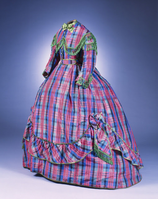 2 - Before mummies however, disclaimers: I LIKE TARTAN. It makes me happy. It's beautiful.ALSO, people have VERY STRONG FEELINGS about tartan/plaid. There is a great deal of controversy. I’m here to share what I’ve learned, and reiterate I am a fan, not an authority.