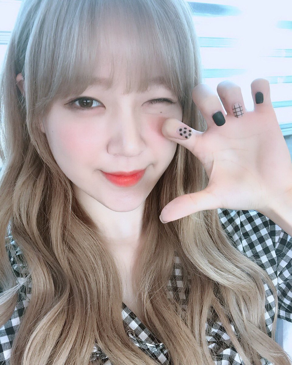 9AMUSES's tweet photo. ☇ 🏙️* ( L. O. V. E. ) i'll confidᥱntlყ wᥲlk ⋆ ⃔ ᥲnd drivᥱ ყou crᥲzყ · ,, #CHERRYMISTDB ₊ #PLAYWITHCM
Nuestra linda Saphira se arregló hasta las uñas para ir a ver a las chicas de @CHERRYMIST_ ¡Muchas felicidades! https://t.co/6wxOzxNZpA