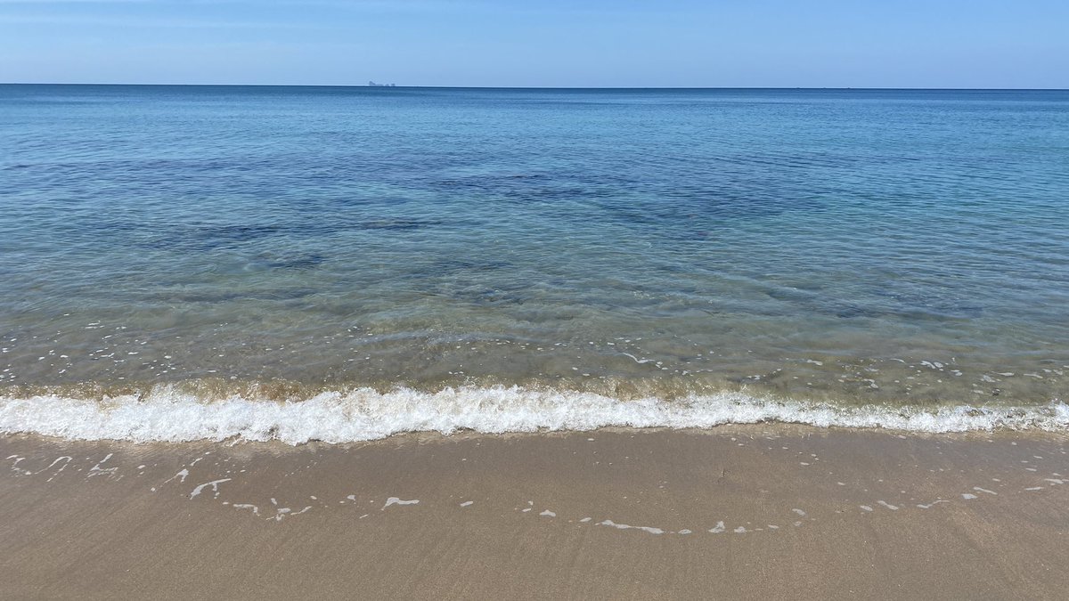 GlobeRovers's tweet photo. The beaches are all mine. High season and not a tourist in sight... how lovely #emptybeaches #kohlanta https://t.co/Xj9uLcQg98