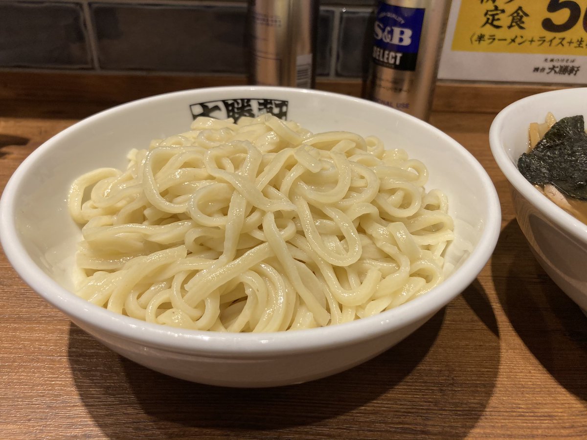 iwao_kanazawa's tweet photo. 元祖つけそば 西台大勝軒本店
大勝つけそば(めん300g) ¥1000
#ラーメン #らーめん #中華ソバ #中華そば #つけそば #つけめん #元祖つけそば #無化調 #無化調ラーメン #大勝つけそば #自家製麺 #大勝軒 #西台大勝軒 #東京 #蓮根 #ramen #tsukesoba #nomsg #tokyo #hasune https://t.co/opIGhXGGHB