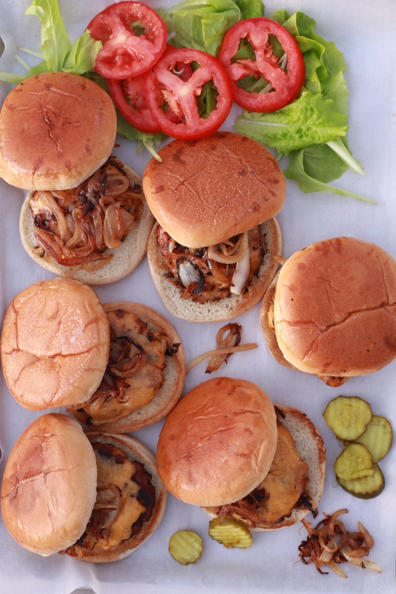 WafflerWeekend's tweet photo. These #turkey #cheese #burgers with #caramelized #onions on top is a great option for those days when I want to limit my red meat intake. 

Recipe at https://t.co/lETqf1DhfH

#turkeyburgers #glutenfree #Dinner https://t.co/Otx84V1Dxo