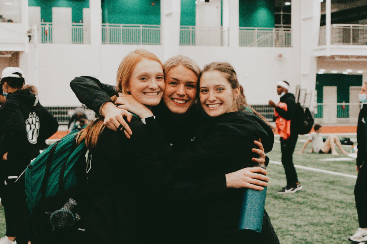 msimmons1219's tweet photo. These will probably be put on insta at some point, but here’s a few people who I’m beyond thankful for 🤍 https://t.co/KEL4Bj9ltT