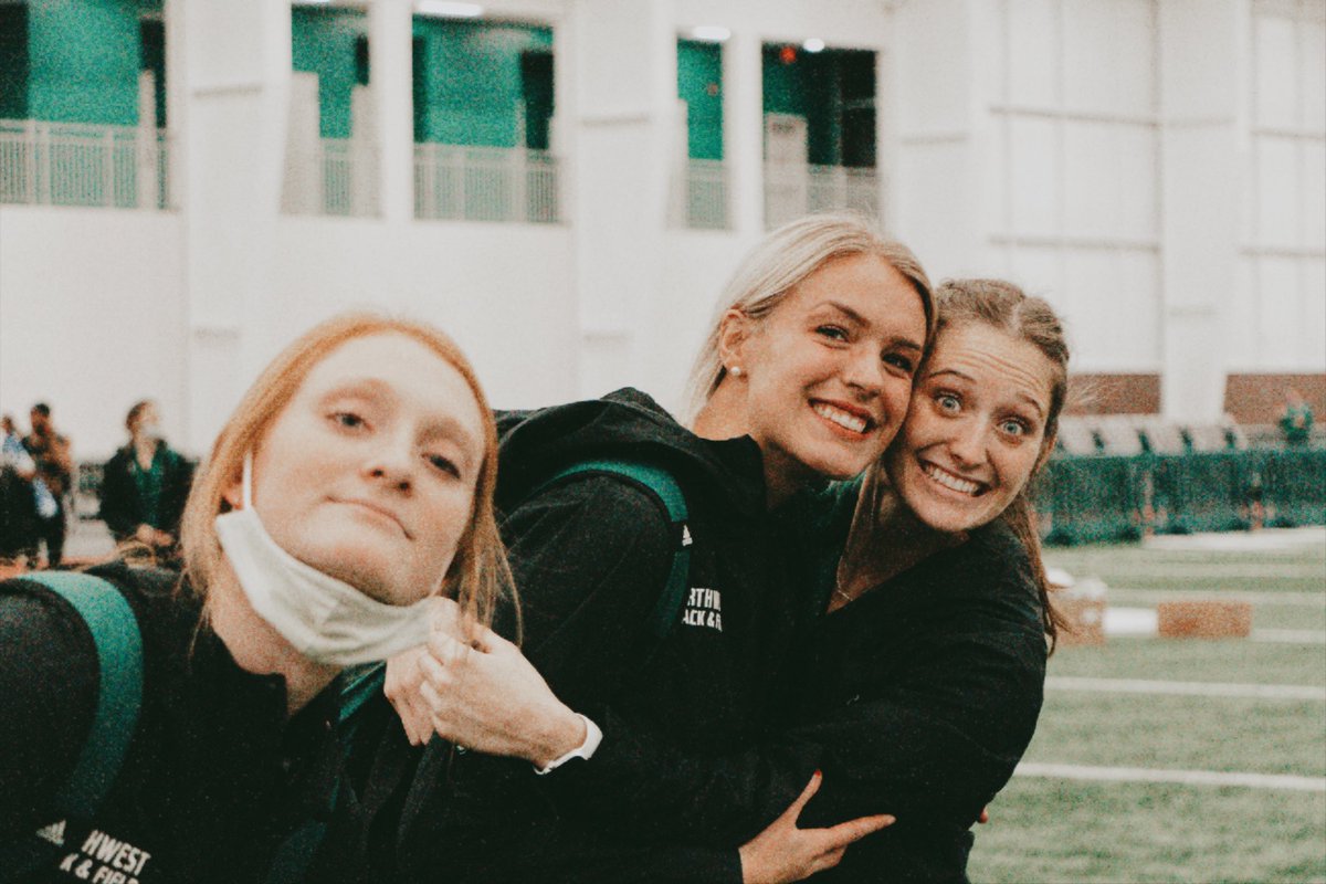msimmons1219's tweet photo. These will probably be put on insta at some point, but here’s a few people who I’m beyond thankful for 🤍 https://t.co/KEL4Bj9ltT
