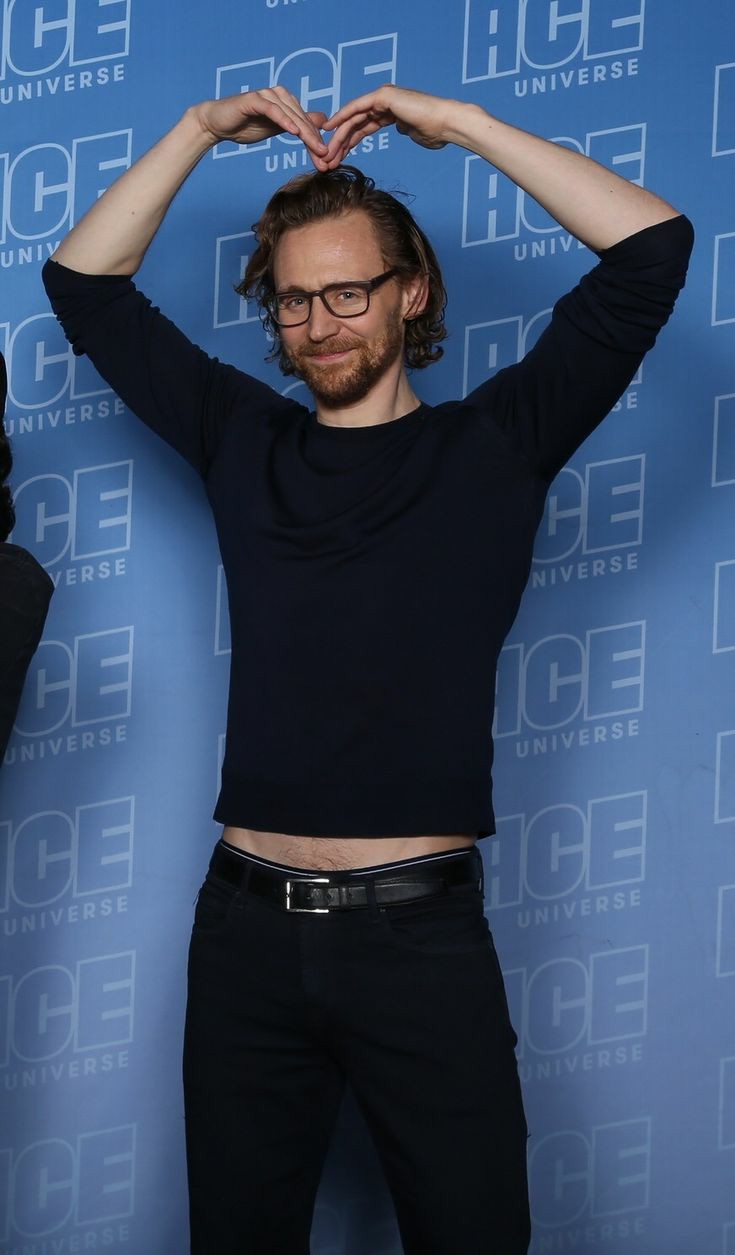 Happy birthday to my favorite actor, Tom Hiddleston!!! Have a fantastic day!! :)) 
