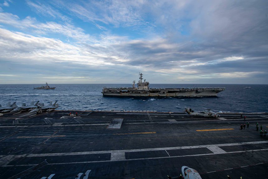 FauteuilColbert's tweet photo. #USNavy - #7thFleet 🇺🇸

➡️   Manœuvres simultanées - « dual carrier operations » - des #CSG9 et #CSG11 dans le sud de la mer de Chine le 9 février.

➡️   Une 1ière, dans cette mer, depuis juillet 2020.

➡️   À relier au déploiement du #CSG🇬🇧 et au #GAn🇫🇷.

https://t.co/Pe2cESsjSi https://t.co/nCmUrlHjeg