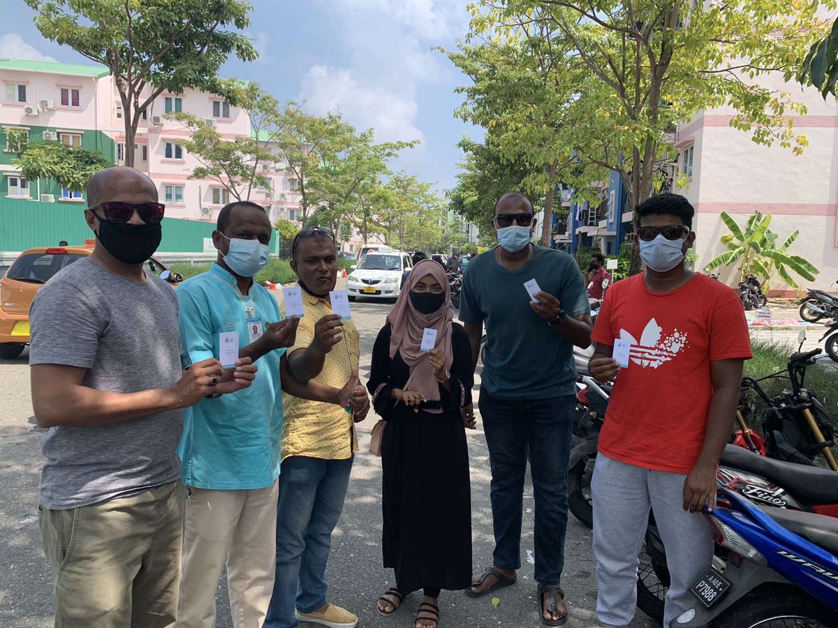 ARAMHQ's tweet photo. Today 09:00 am started the 2nd program initiated by @MoTmv to vaccinate frontline workers in tourism and we are happy to announce that 50% of all resort airport reps are vaccinated by now. 
Than you all.

#savinglivestogether
@Mausoom_Maus @ShimanThoha @Shareef_Addu https://t.co/ubUdVpf29T