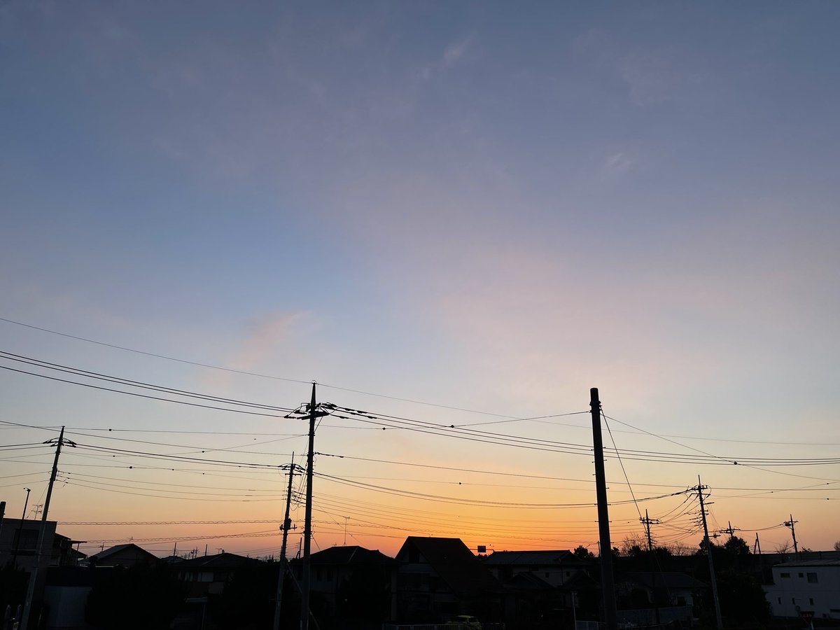 sakae1211's tweet photo. いつの空かな

この1年色々な事があって

あらためて

大切な物

自分の生き方

考えさせられる

まだまだ若輩者だなとつくづく

少しずつでイイ

成長する自分でいたい

そんな風に思う

それにしても今日は寒い😵

#いつかの空 #自分をみつめる #少しずつ成長 #まだまだ若輩者 https://t.co/HgnXryNSVw