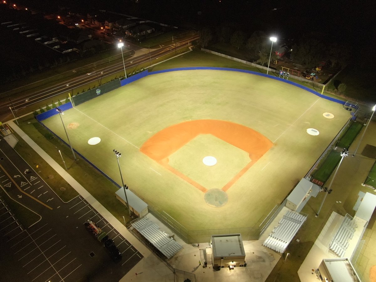 SumnerHardBall's tweet photo. It's almost go time, Welcome to the "Tank" great aerial view tonight. #buildingaculture @813Preps @StreamLiveTampa @HCPS_SumnerHS https://t.co/wD8ivC6bj9