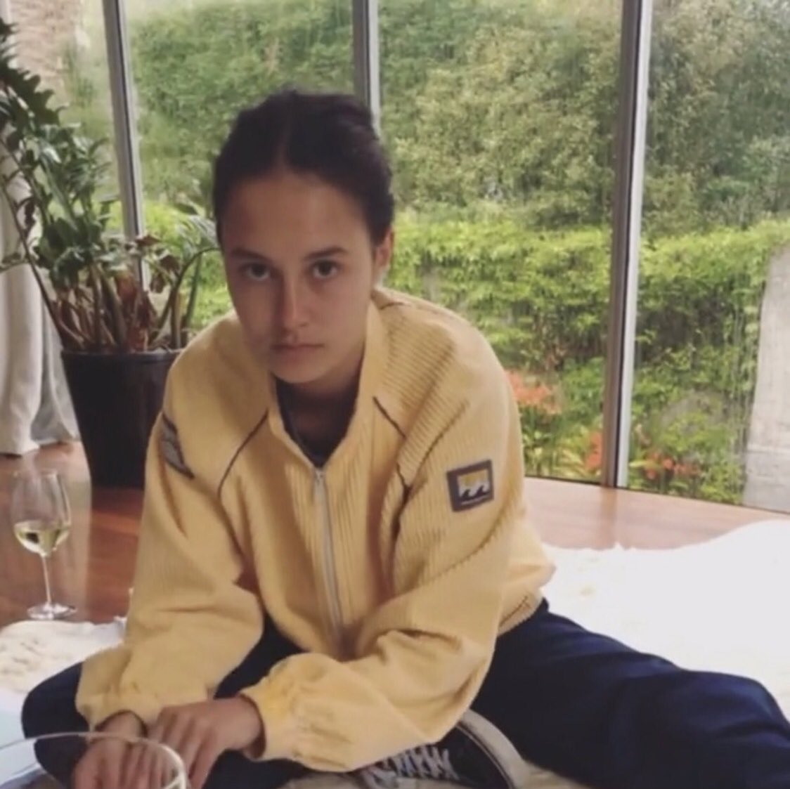 mia and erana sharing clothes is my favourite thing: