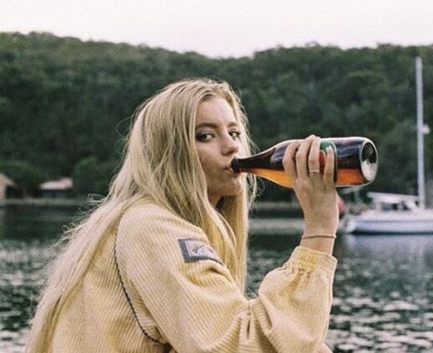 mia and erana sharing clothes is my favourite thing: