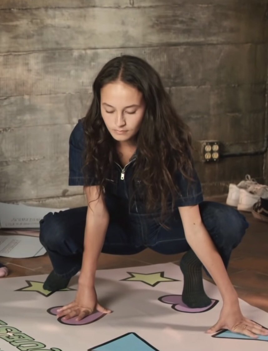 mia and erana sharing clothes is my favourite thing: