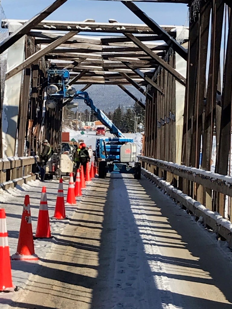 DawsonrmBN's tweet photo. Kispiox Road is open to light traffic only (small vehicles under 8 tonnes, no trailers), with single lane alternating traffic at the #Kispiox Bridge. Up to 1 hours delays can be expected before 6pm. Read full update: https://t.co/PtgLy4Q7od
#BulkleyNass #BulkleyValley https://t.co/hODLc5VozD