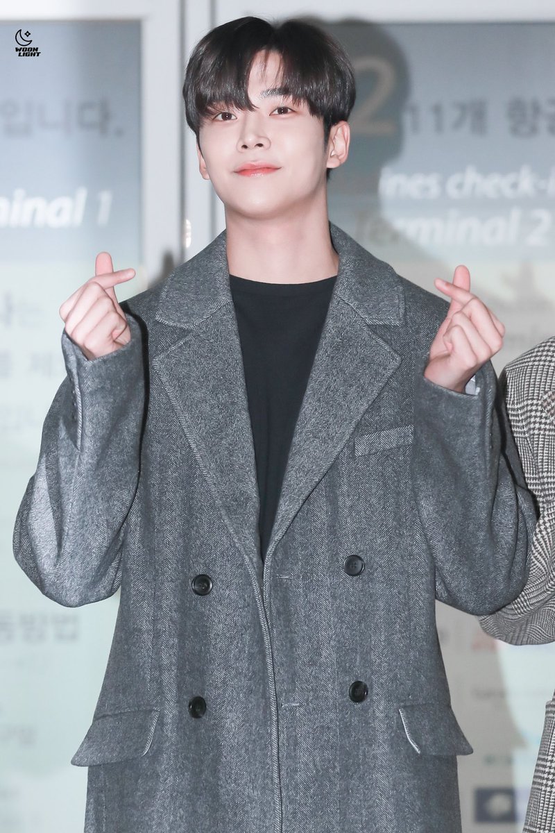 woon_light87's tweet photo. 200209 팬사인회
1년 전 오늘의 로운😍

#로운 #ROWOON #김석우 #SF9 #에스에프나인 #ロウン
@SF9official https://t.co/JZzqkJf341