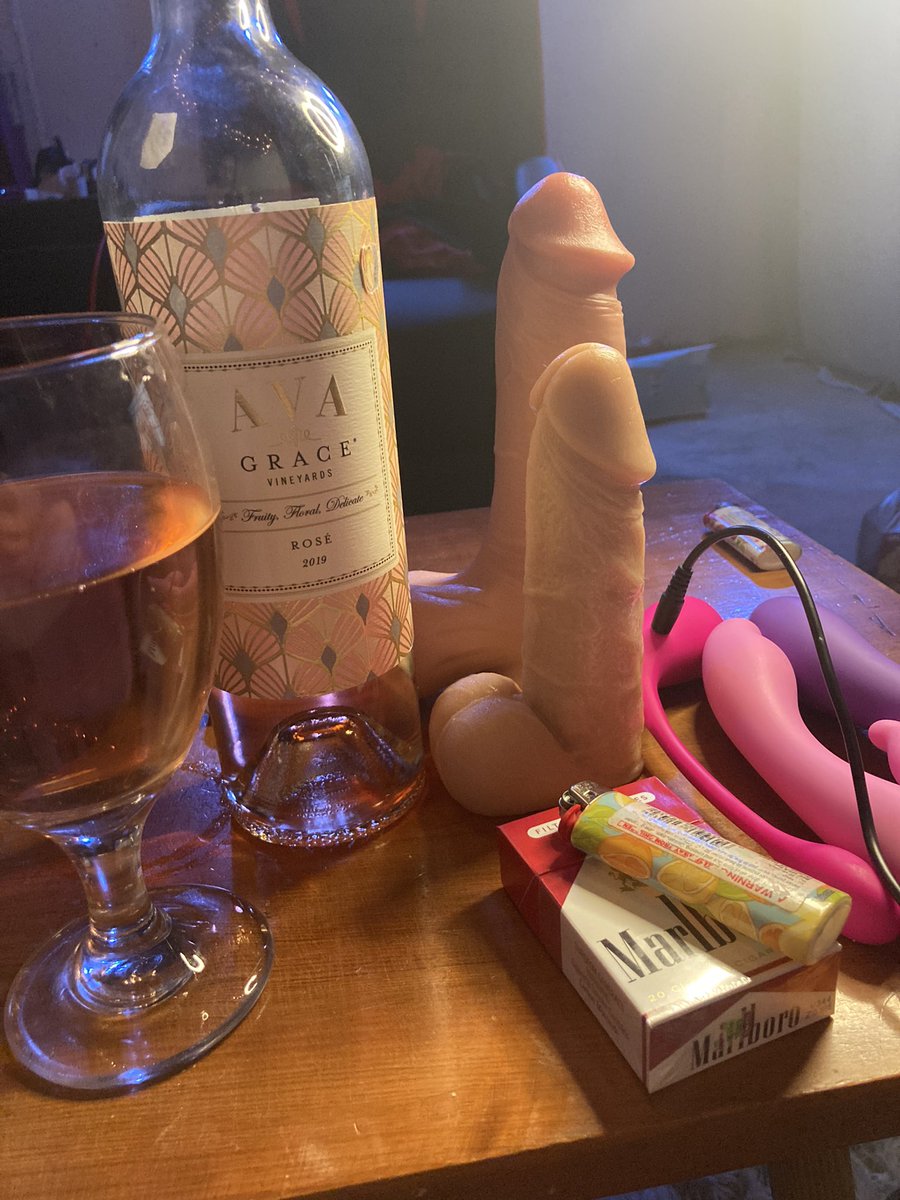 JadeMilky's tweet photo. My plans for the night ❤️ #camgirl https://t.co/g3hUWpHoJo