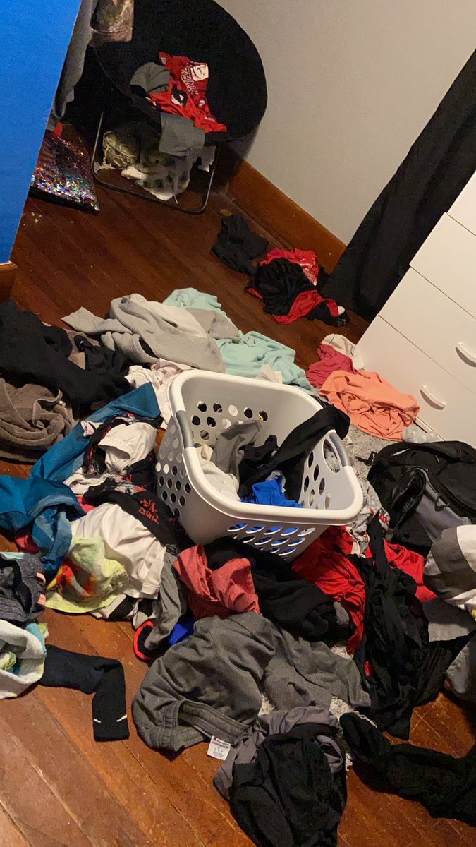 Worst part of the day is when you come home and your room looks like this😳😕