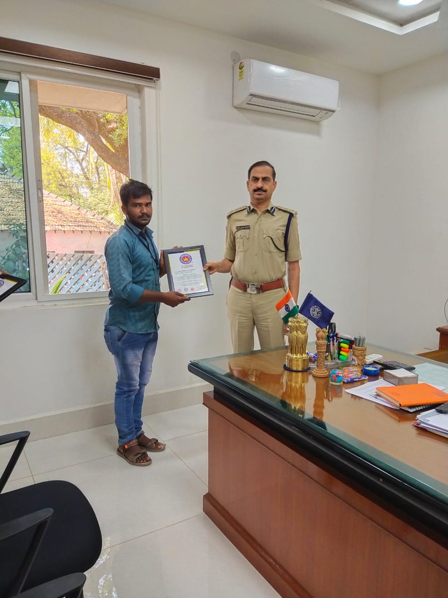 PuramshettiS's tweet photo. With Karimnagar cp kamalasan ips sir
@ApoorvaCollege 
@Kuthururakeshr1 @YerrojuChandu 
@cpkarimnagar @DeepakTKD999 
@HighRangeBOR 
@bandisanjay_bjp 
@SVishnuReddy @YuvaSadak https://t.co/jYW6mL30Si