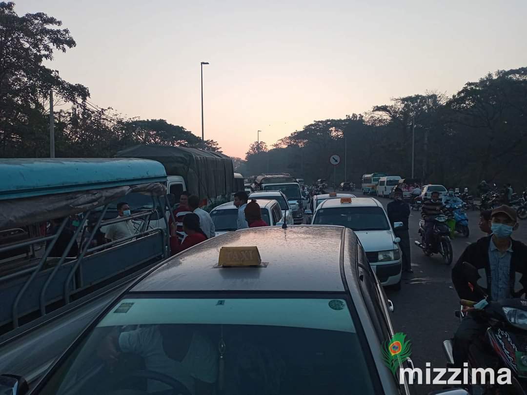 Hear Our Voice

Polices in Thanlyin closed the bridge early on the morning of February 9.
Thanlyin Bridge No. 2, Kalawe Bridge has also been closed.
Tourists and freighters are in trouble because the bridges are closed.

#WhatsHappeningInMyanmar 
#Feb9Coup