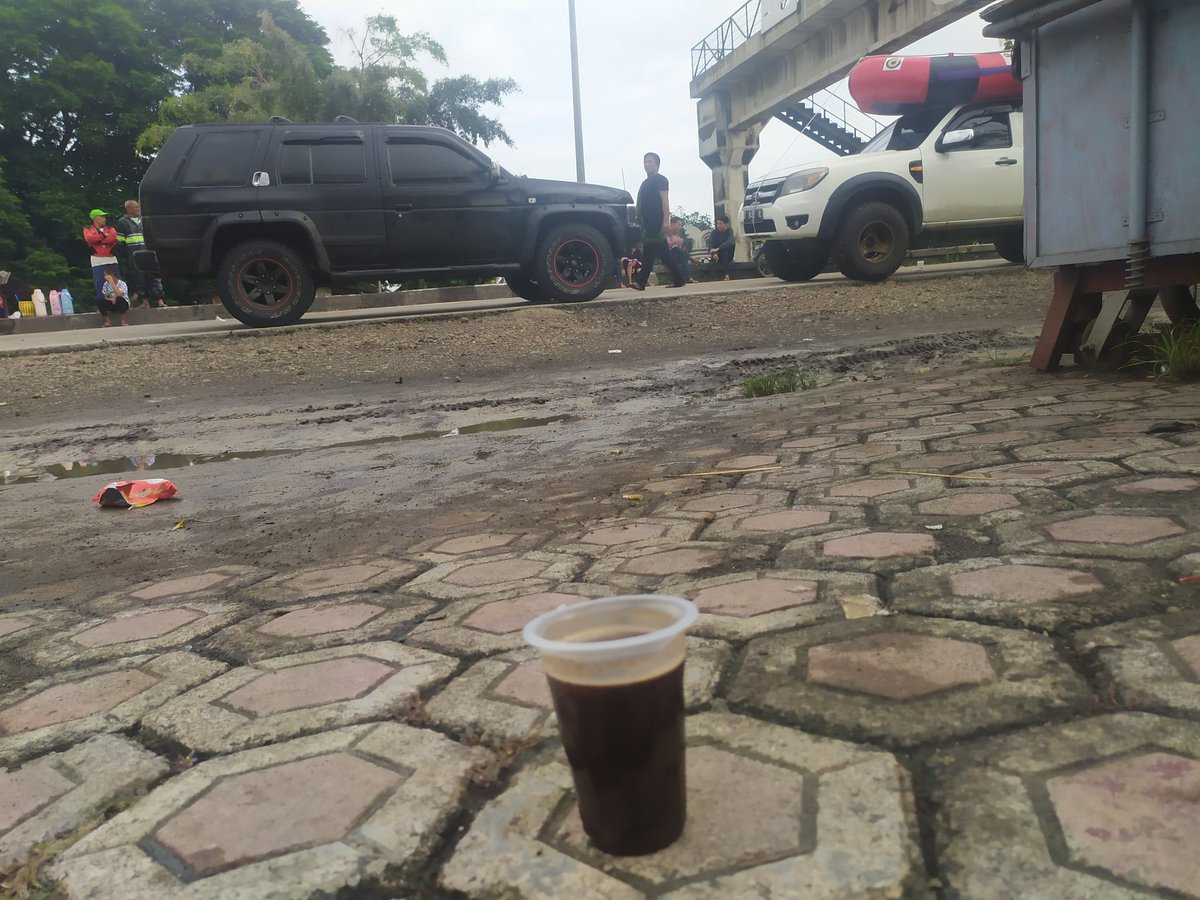 Buat teman2 yg mau ke Pamanukan Bawa Selimut, Alas, pakaian layak pakaian,  Pakaian dalam wanita, pampers jg Obat2