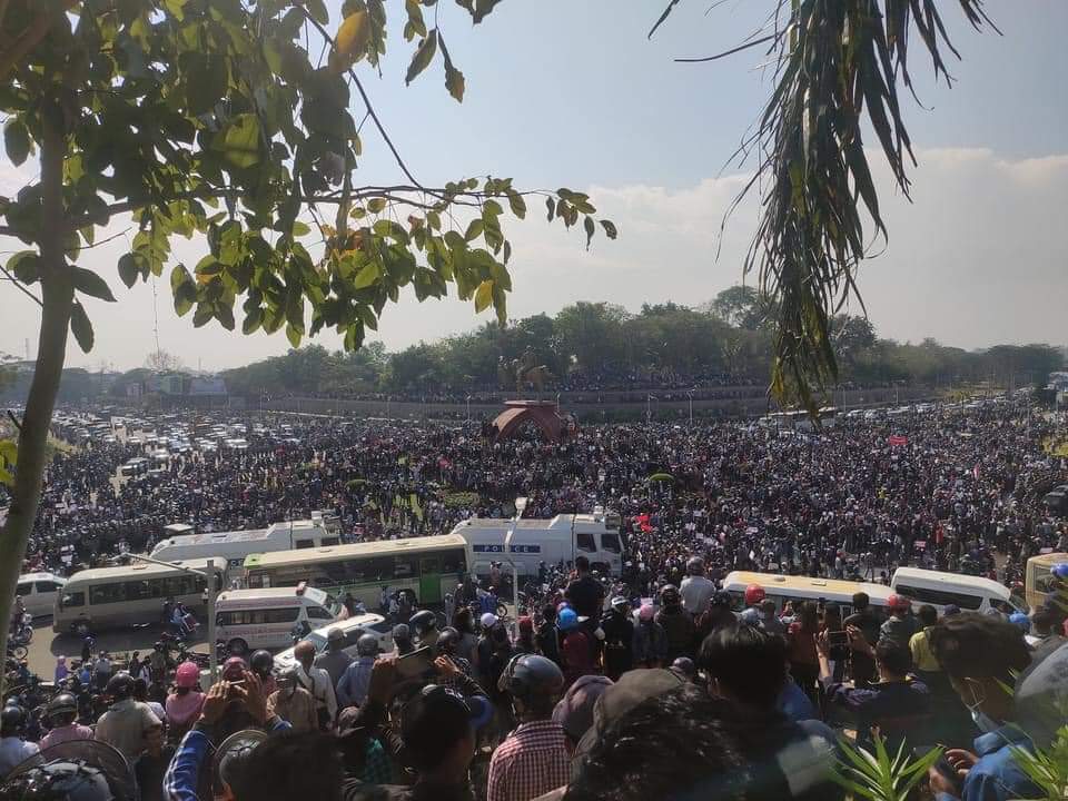 Hear Our Voice .
The whole crowd has only one Voice.
#HearTheVoiceOfMyanamr 
#WhatsHappeningInMyanmar
#Feb9Coup