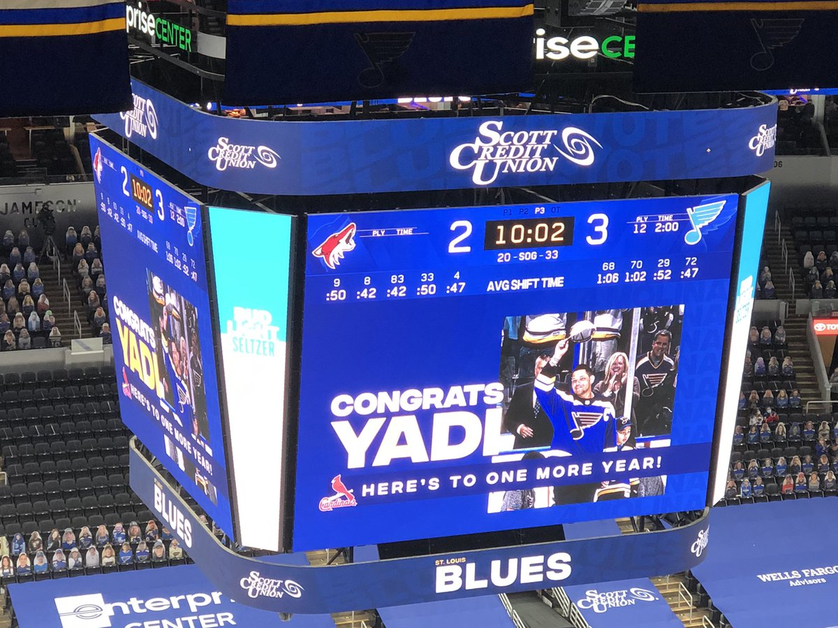 StLouisBlues's tweet image. Welcome back, Yadi! #stlblues @Cardinals