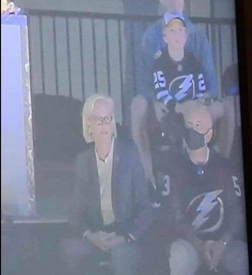 Tampa Mayor Jane Castor said that maskless fans at the Super Bowl will be "identified" by law enforcement and that police will "handle" the situation. 

Also Tampa Mayor 👇🏽