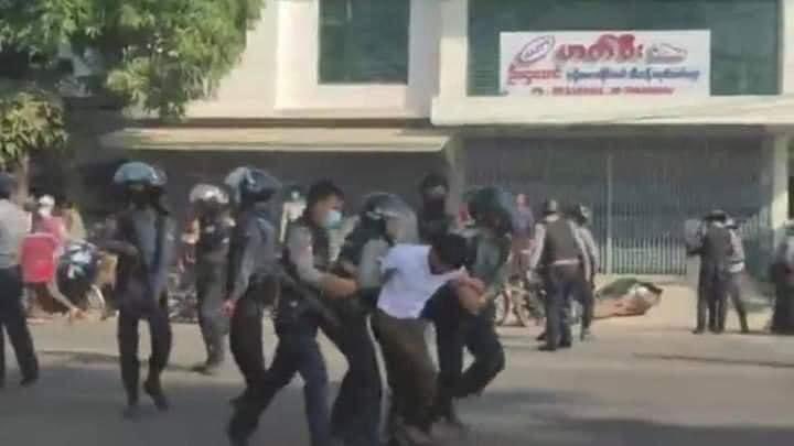 may_lay_'s tweet photo. today Bago. The police are start arresting the protester who against the military coup 👎🏻 What a shame 
HEAR OUR VOICE

#Feb9Coup 
#WhatsHappeningInMyanmar https://t.co/VK70hL9NIz