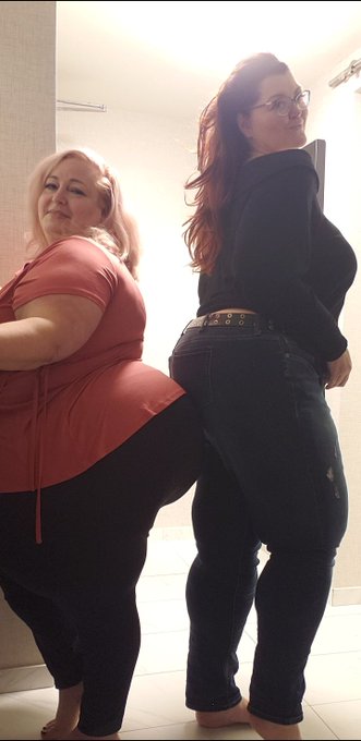 Well guys... it's not often...actually never happened...that someone told ME I had a "tiny booty" at<a href="/tag/crushincousins"class="tags"><span>#crushincousins</span></a><a href="/tag/ssooooomuchass"class="tags"><span>#ssooooomuchass</span></a>