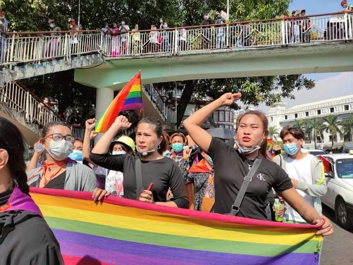 HEAR OUR VOICE
They,too,protect themselves for the future together❤It's very admirable💞💞💞
#Feb9Coup
#WhatsHappeningInMyanmar