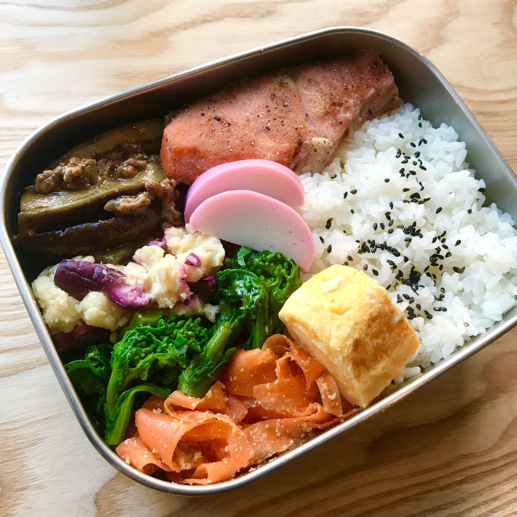 キューライス 今日のお弁当 鮭のムニエル 麻婆茄子 柴漬けチーズポテサラ 菜の花のおひたし ニンジンのナムル 卵焼き かまぼこ 料理漫画 ひとり事 キューライスのサクセスごはん 発売中 T Co Ojco5wjr4x T Co D1riqlgmpk