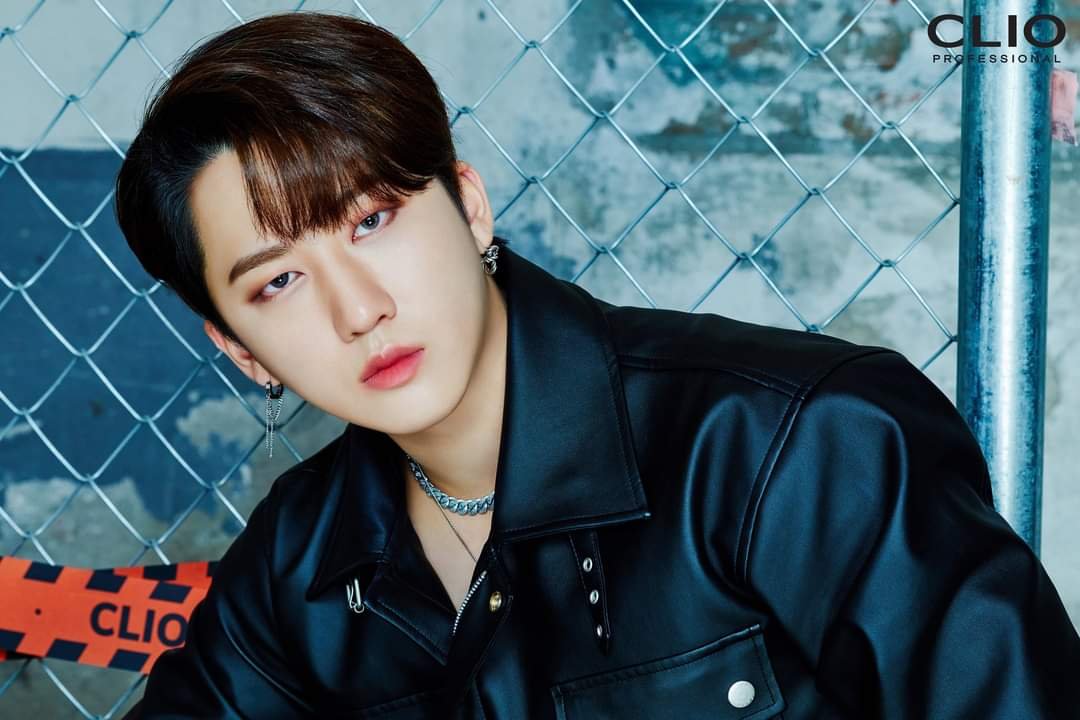 changbin! same foundation, highlighter, eyeliner, and palette as hyunjin!