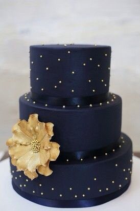 A celebratory thread of Tom Hiddleston as ridiculously gorgeous layer cakes. Happy 40th Birthday!