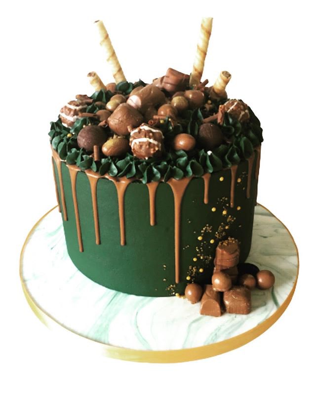 A celebratory thread of Tom Hiddleston as ridiculously gorgeous layer cakes. Happy 40th Birthday!