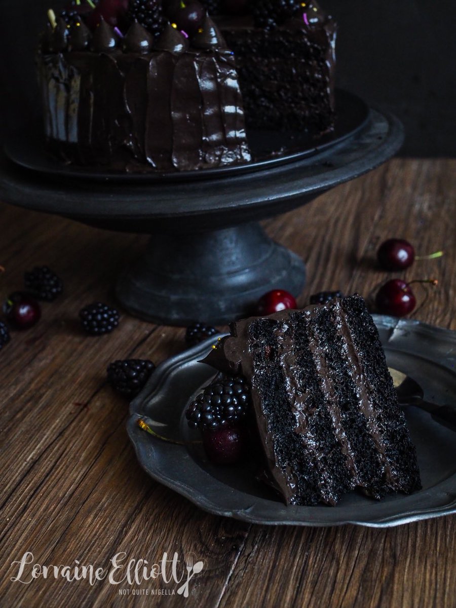 A celebratory thread of Tom Hiddleston as ridiculously gorgeous layer cakes. Happy 40th Birthday!