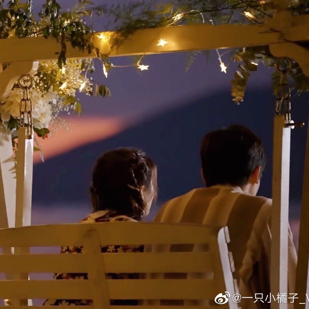 ming_yueye's tweet photo. You’re my happy place. It’s the connection we can’t explain. 

#YangChaoYue #HouMingHao 
#WhenWeWriteLoveStory #杨超越 #侯明昊 💜 https://t.co/glBk68gMLG