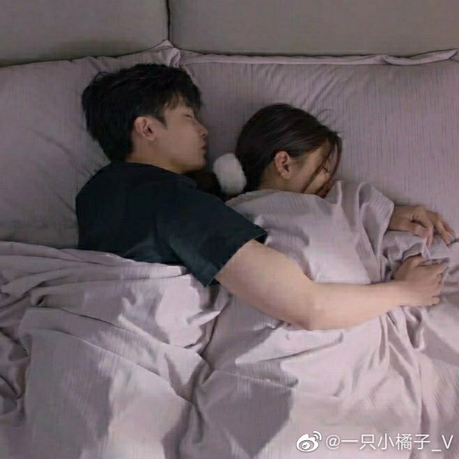 ming_yueye's tweet photo. You’re my happy place. It’s the connection we can’t explain. 

#YangChaoYue #HouMingHao 
#WhenWeWriteLoveStory #杨超越 #侯明昊 💜 https://t.co/glBk68gMLG