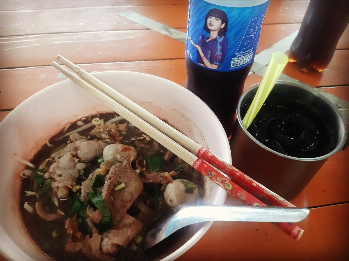 LittleTouchLisa's tweet photo. ชื่นใจ @BLACKPINK
#PEPSIxBLACKPINK
#FizzFromHome #ซ่าเซอร์ไพรส์กับเป๊ปซี่ #KeepFizzing #PepsiSummer #Fortheloveofit https://t.co/oDBaoBAaKW