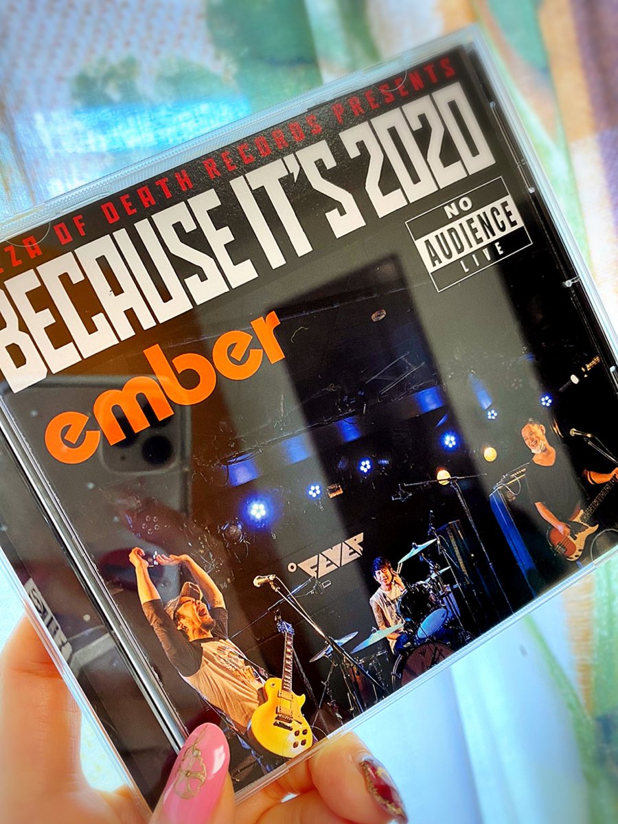 taou0406's tweet photo. 1年ぶりのemberのライブ、泣きそう。
ていうか泣いてる笑
これ名盤でしょ?
この世界観、今しかできなかったやつでしょ?
なにこれ、色々詰まりすぎでしょ。
え?私の知ってるember以上のemberなんだけど。
なにこれ。
最高なんだけど。
#ember #becauseits2020 #rock https://t.co/D7mD1wxKx6