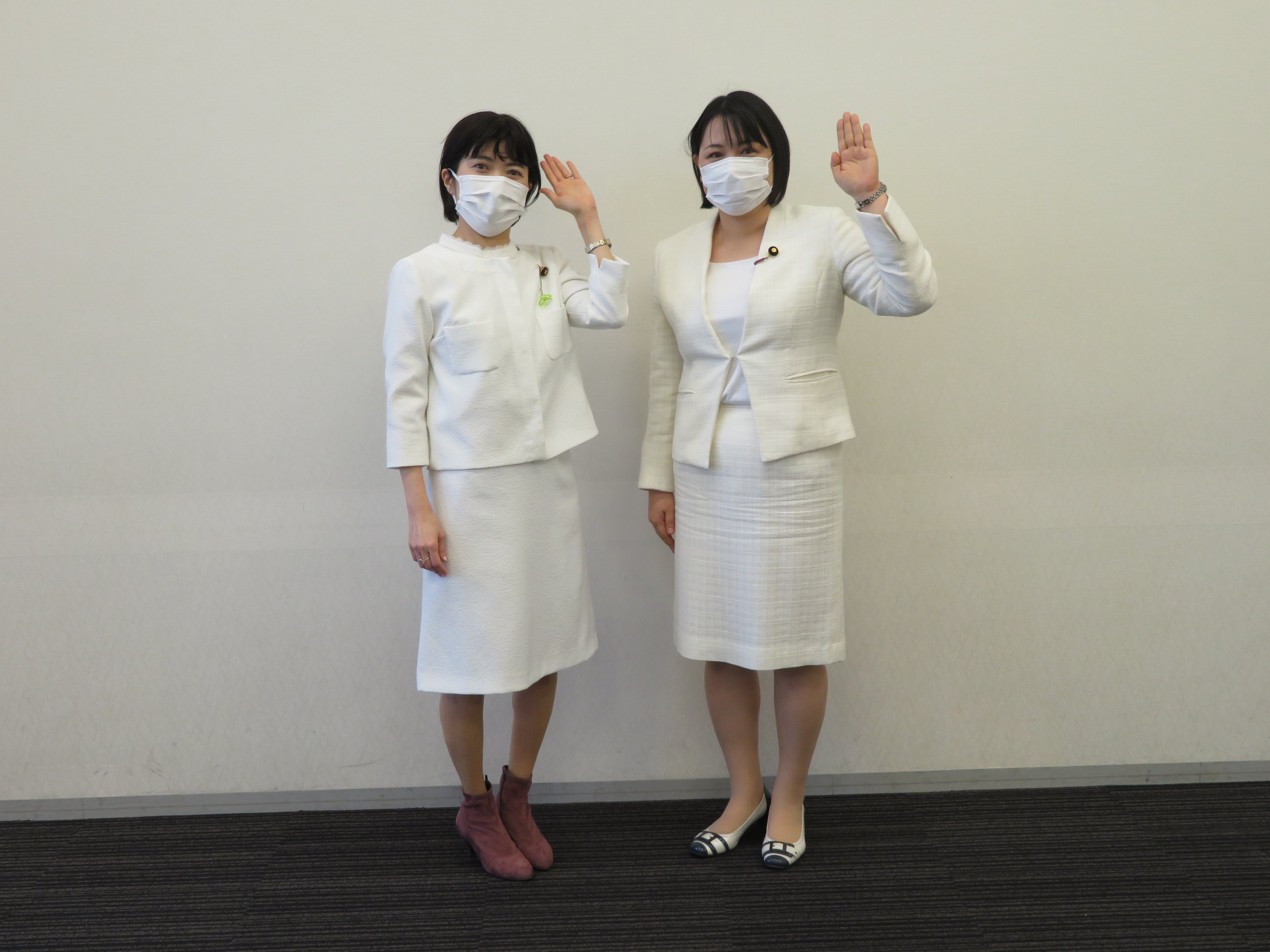参議院議員 岸まきこ 立憲民主党 全国比例 衆議院では今日の本会議に 白いスーツ の着用を有志で呼びかけています 参議院も オリパラ東京大会組織委員会の森会長の 女性蔑視発言 に抗議する意味を込め白いスーツと白いバラを 白い服は世紀初め
