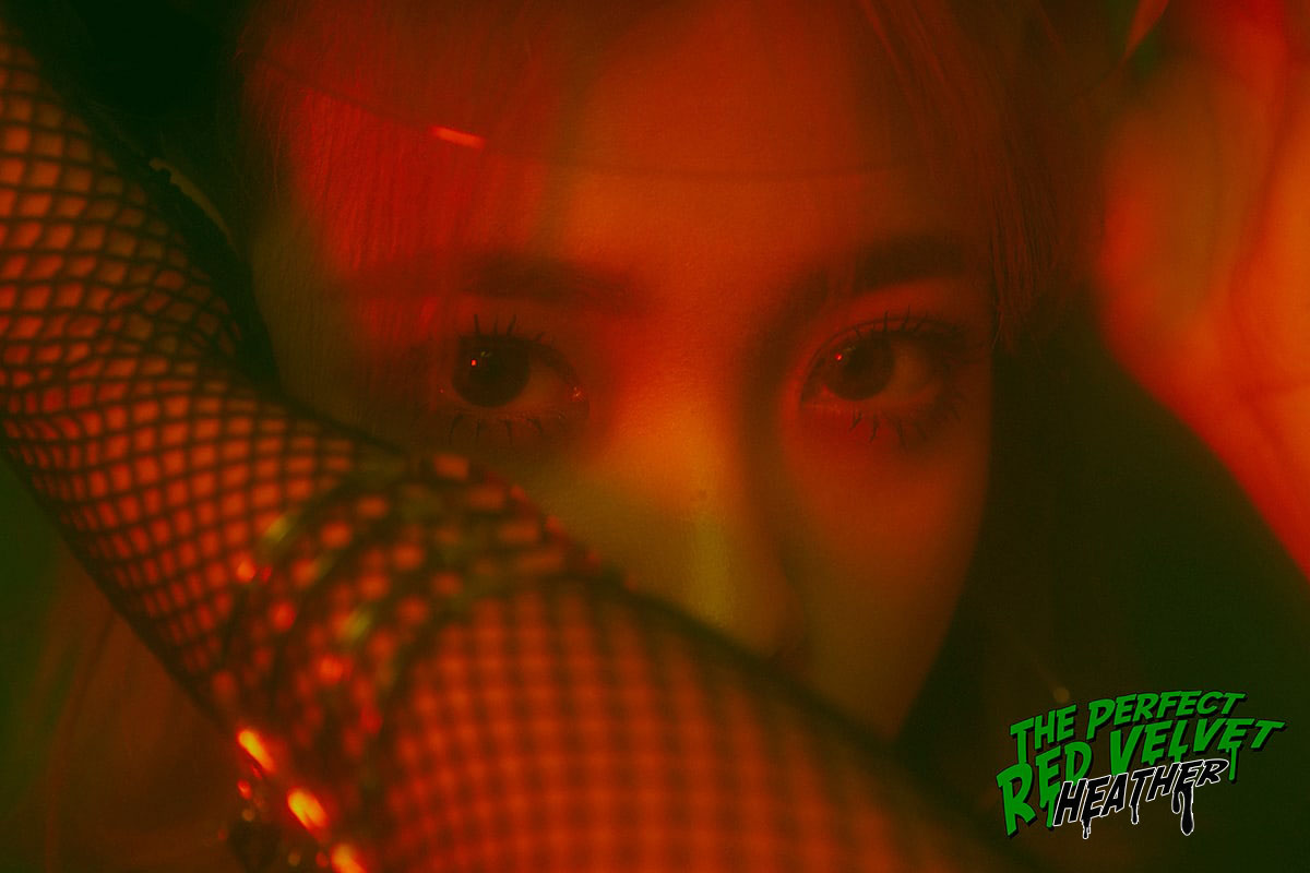 RedVelO5's tweet photo. ۪٬ 𝗕𝗮𝗱 𝗕𝗼𝘆 𝘥𝘰𝘸𝘯 ♡̷ 𝑹𝒆𝒅 𝑽𝒆𝒍𝒗𝒆𝒕 2𝗇𝖽 𝖺𝗅𝖻𝗎𝗆 ͘꧈  concept photo﹏  ҂⃨ 𝐇𝐄𝐀𝐓𝐇𝐄𝐑 ː͡*  𝟷𝟻.𝟶𝟸.𝟸𝟷 📎 https://t.co/HWEV1bIeCn