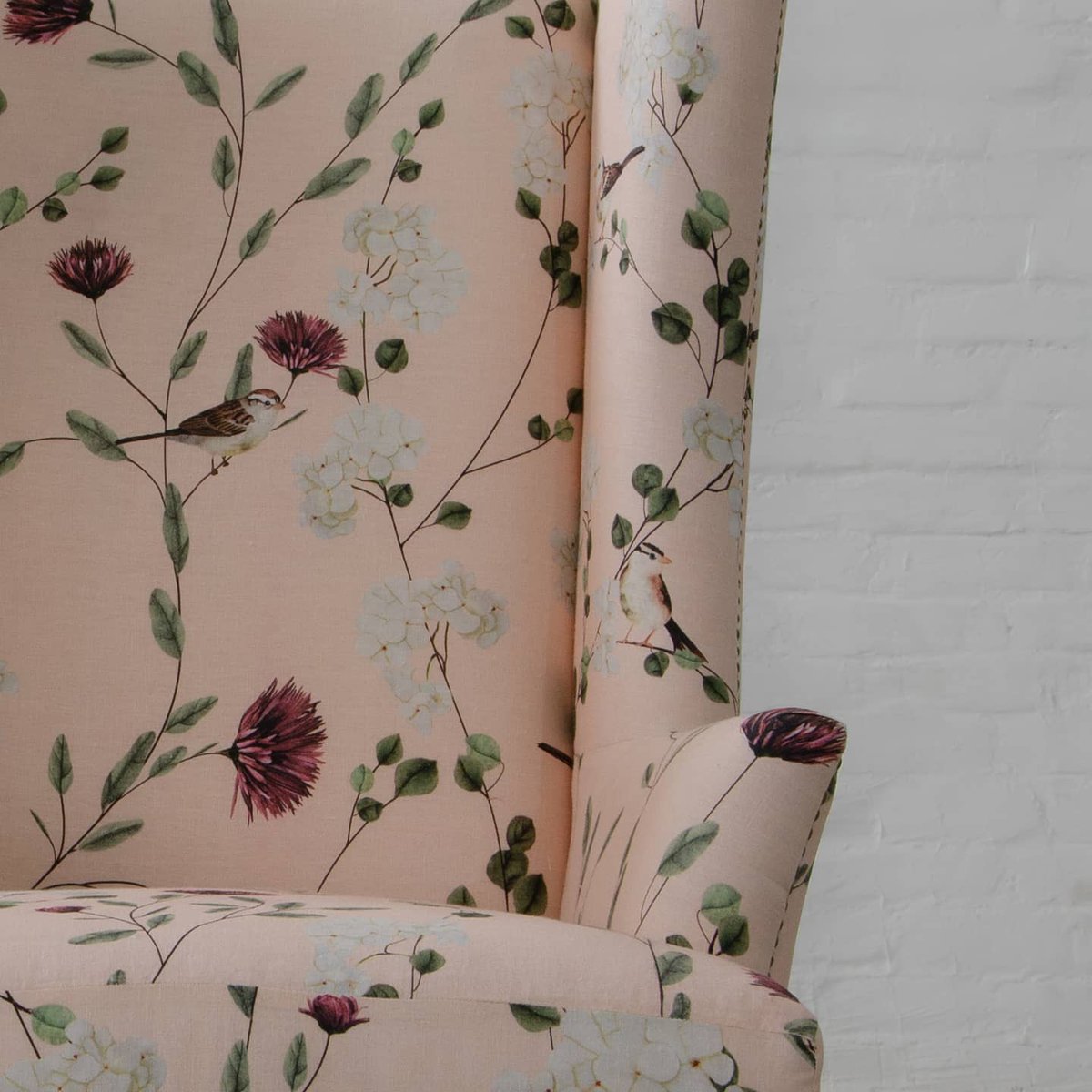 GulmoharLane's tweet image. Majestic yet inviting, the chair’s high back, gracefully curved  arms and luxurious upholstery in natural fabric delivers exquisite style with exceptional comfort.

CANDOLIM FABRIC WINGBACK CHAIR | bit.ly/3rt7qgs
 #wingbackchair #interiordesign #aesthetic #gulmoharlane