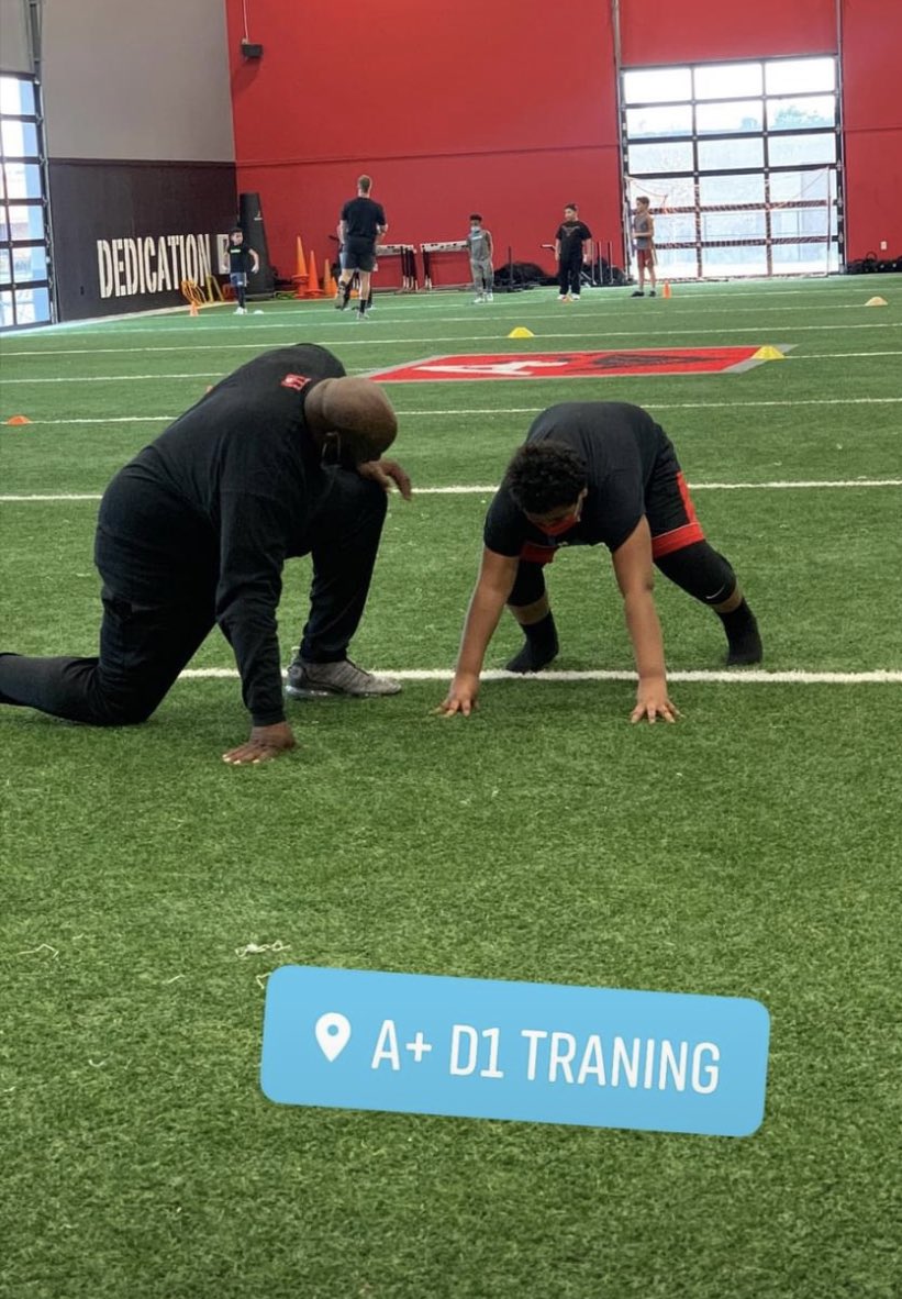 twftraining's tweet photo. This is my passion teaching the game that I love.
I was put in this space organically I take the responsibility of teaching very seriously.
Come see what makes us special @simplyCoachO @MikeRoach247 @Jason_Howell @AqibTalib21
#trenchwarfare #aplusd1 #QBHunters https://t.co/fH9ji9zBZi