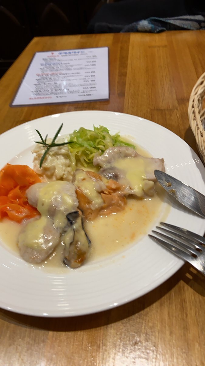 リエッター 今日は お休みだから お洒落して京橋で 1人ランチ 美味しくて リーズナブル お店の雰囲気も落ち着いていて 久々優雅なランチ出来ました 京橋ランチ 欧風料理シャンティイ 歌舞伎座近く