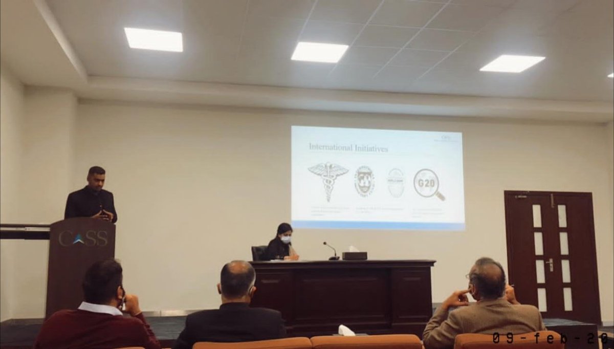 CassThinkers's tweet photo. "To fully reopen the #globaleconomy, the entire world population must be timely #immunized with people’s vaccine" recommends researcher Hassan Mujtaba while discussing 'The #NeoLiberalization of #COVIDVaccine', with Hananah Zarrar moderating the session.
@nhsrcofficial
@fslsltn https://t.co/pbh3p3S3wU
