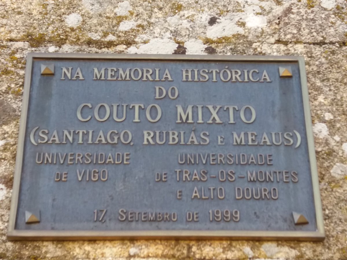 portasdoxures's tweet photo. Placa dedicada á memoria histórica do #CoutoMixto na igrexa de Santiago de Rubiás (#CalvosdeRandín #RBTGX #Ourense) @CoutoMixtoHoxe #CoutoMisto @FronteirasPT @frontespo @apatrigal @RedePatrimonio https://t.co/G1VtvypJnv