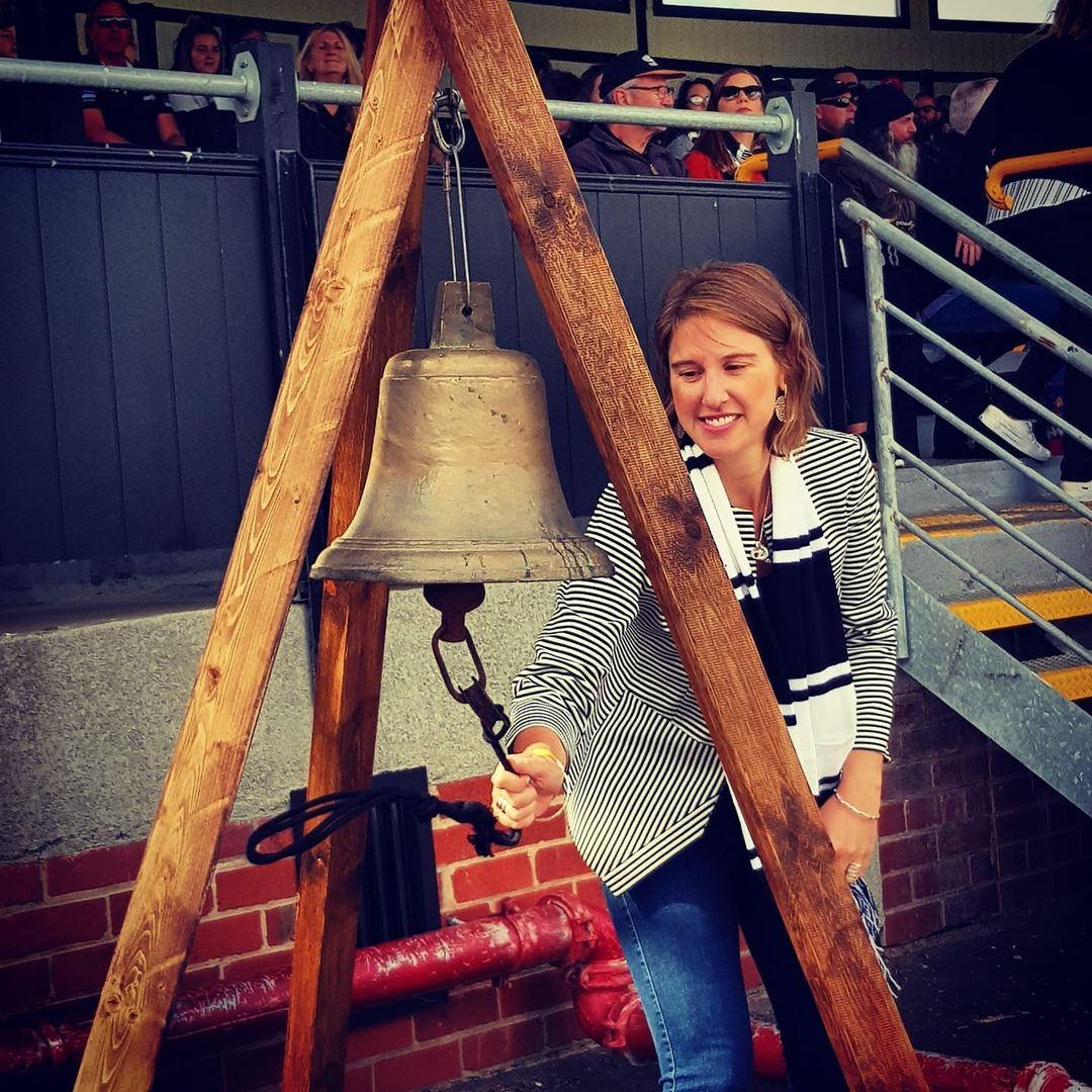 danae_bosler's tweet photo. So I'm putting this on Twitter. 2 years ago today (true story), as Yarra Mayor and decked in black and white, I rang the Brittania Bell to mark first game of AFLW at Victoria Park. I'm small fry compared to the AFL machine, my thoughts are humble but this is what I think... (1/5) https://t.co/cfW5aeWMGR