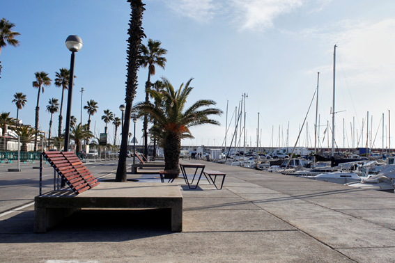 Un dels nostres objectius és fer que el #PortOlímpic s'integri amb la ciutat. Tindrem un Port més accessible, més amable i amb més zones per la trobada ciutadana i els usos socials i quotidians. 
Un espai on practicar esports nàutics, treballar i passejar! #espaideciutat