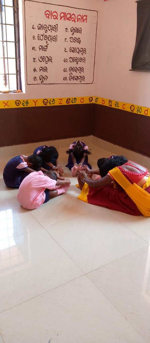 WCDOdisha's tweet photo. Anganwadi Centres are filled with glee and laughter of children. Children are enjoying their outdoor sessions and happily savouring #HotCookedMeals (HCM) .
#ReopeningOfAnganwadiCentres
@MinistryWCD @CMO_Odisha @UNICEFIndia @UNFPAIndia https://t.co/E4Njuwum44
