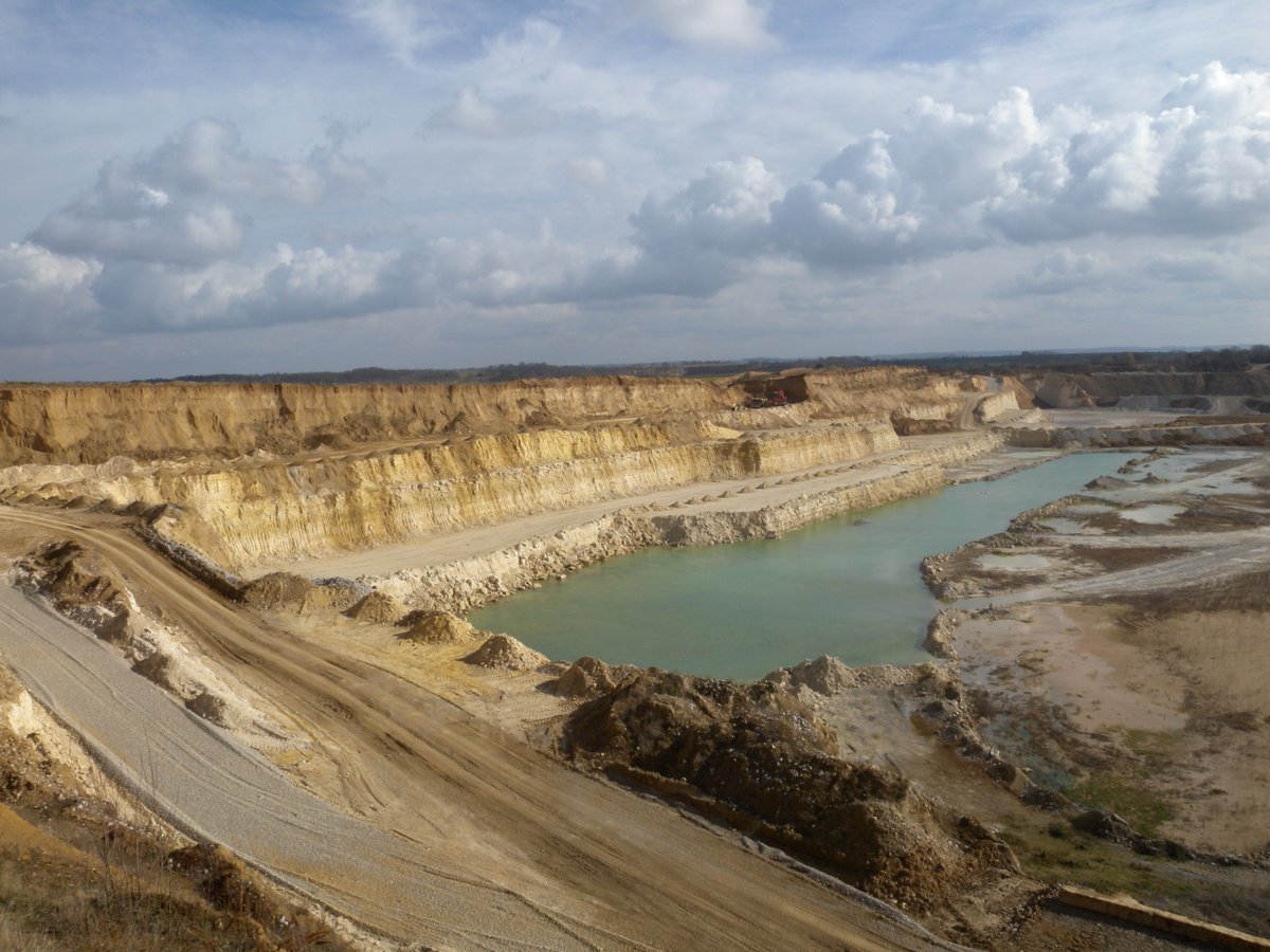 SFB806_CRC806's tweet photo. #OnThisDay in 2014: former PhD students Lydia Krauß and Joerg Zens went on their first fieldtrip to investigate a loess section within a limestone quarry in Romont, Belgium. #TeamLoess #CRC806_D1
Check out the final paper at https://t.co/BChrFaAFyr
#OSL #luminescence https://t.co/x9E9NUYokM